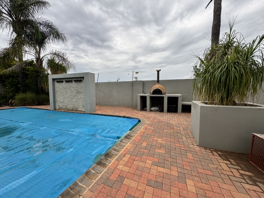 4 Bedroom Property for Sale in Wilkoppies North West